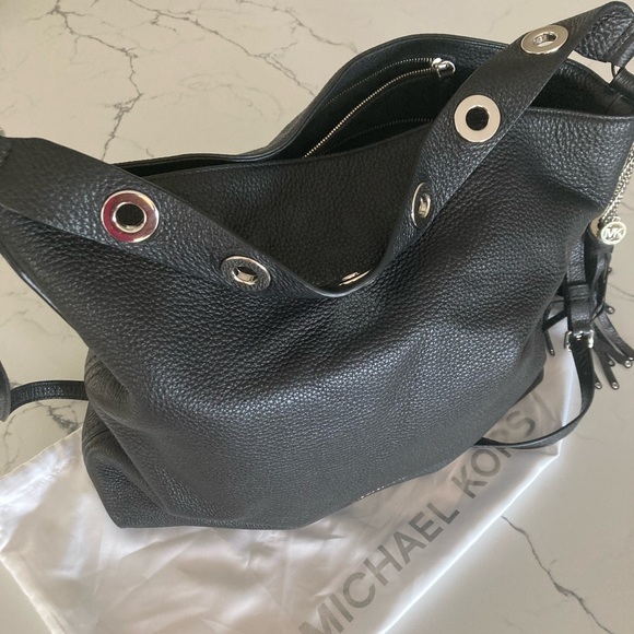 Brooklyn Large Leather Shoulder Bag. - Picture 8 of 10